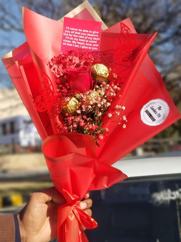 Small fresh red rose and baby’s breath flower bouquet for gifting in Islamabad